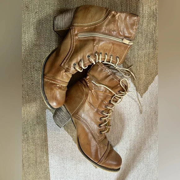 Women's Tan Lace-Up Leather Ankle Boots - Picture 2 of 5